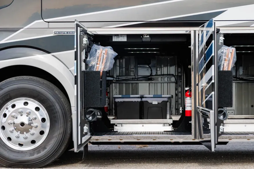 2026 Emerald Luxury Coaches Prevost H3-45 Quad Slide | Photo 24 of 34