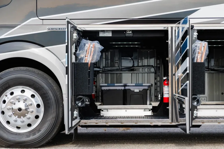 2026 Emerald Luxury Coaches Prevost H3-45 Quad Slide | Photo 24 of 34