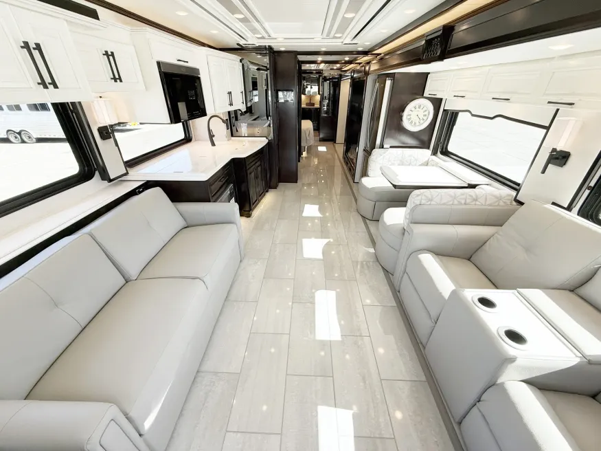 2026 Newmar London Aire 4540 | Photo 4 of 7