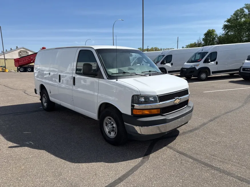 2017 Chevrolet Express 3500 | Photo 7 of 14