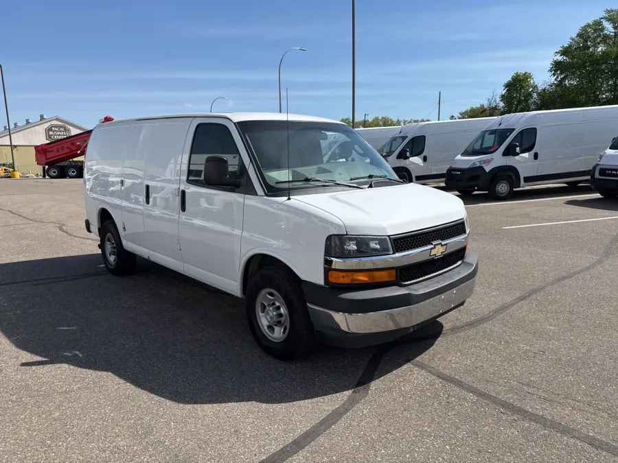 2017 Chevrolet Express 3500 | Photo 7 of 14