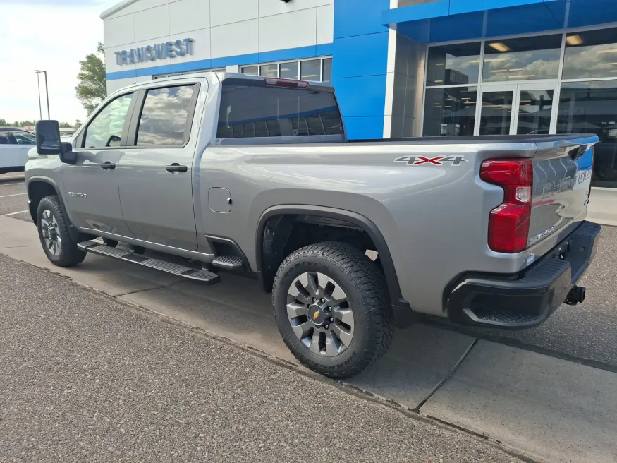 2026 Chevrolet Silverado 2500HD Custom | Photo 2 of 17