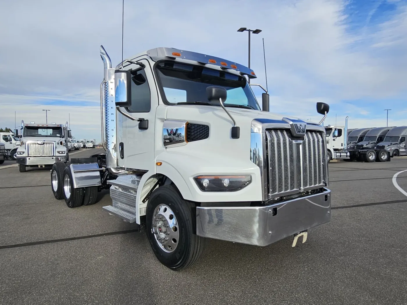 2023 Western Star 47X | Photo 3 of 18