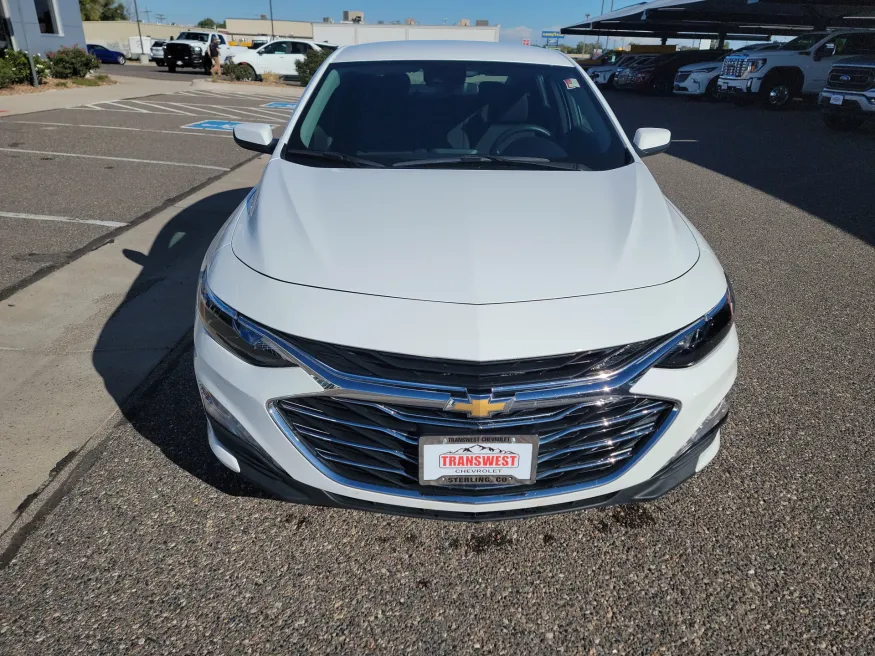 2024 Chevrolet Malibu LT | Photo 8 of 16