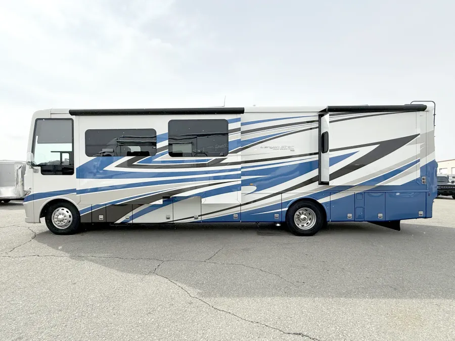 2022 Newmar Canyon Star 3722 | Photo 19 of 28