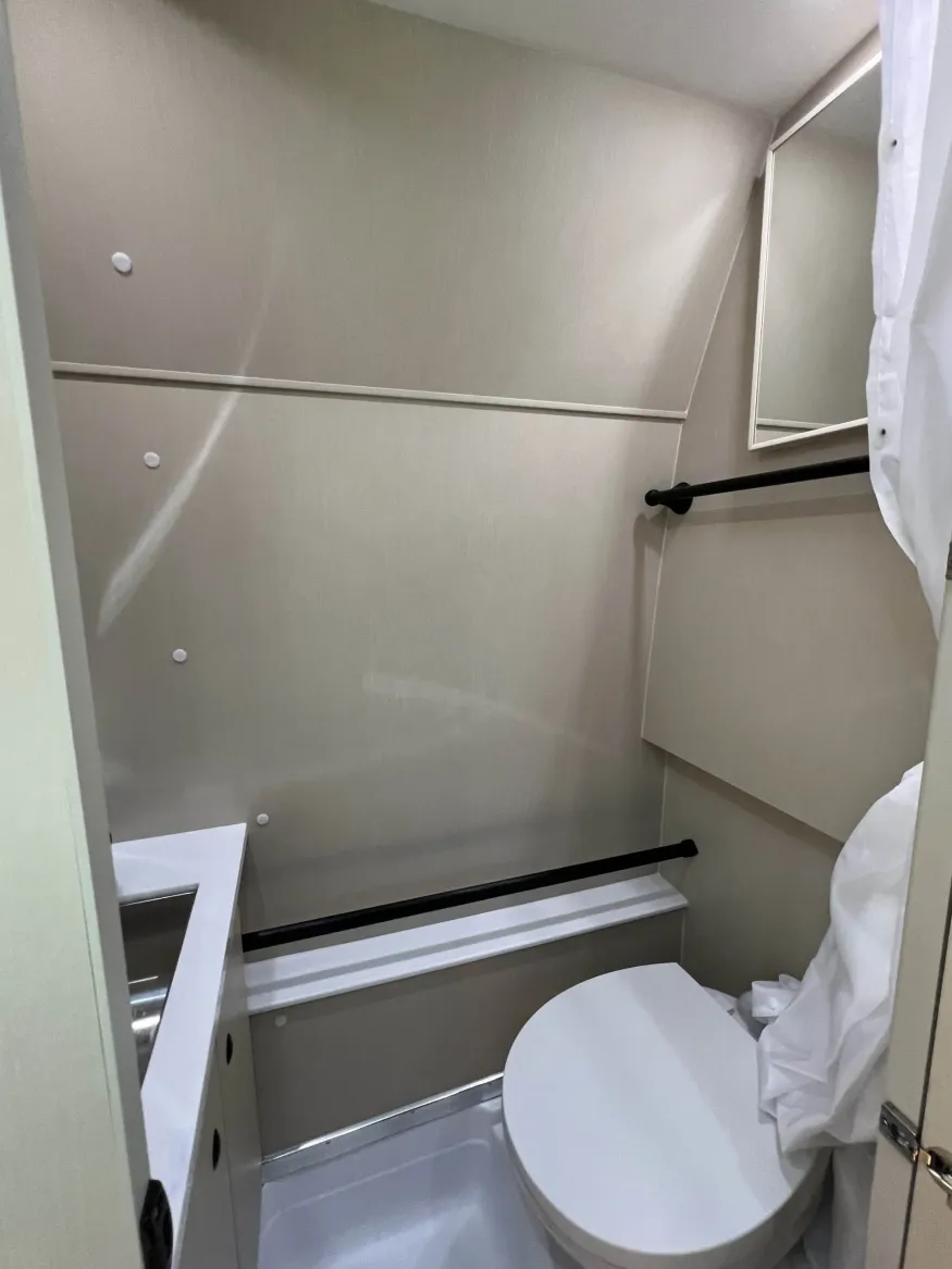 2026 Pleasure-way Plateau RB | Photo 26 of 28