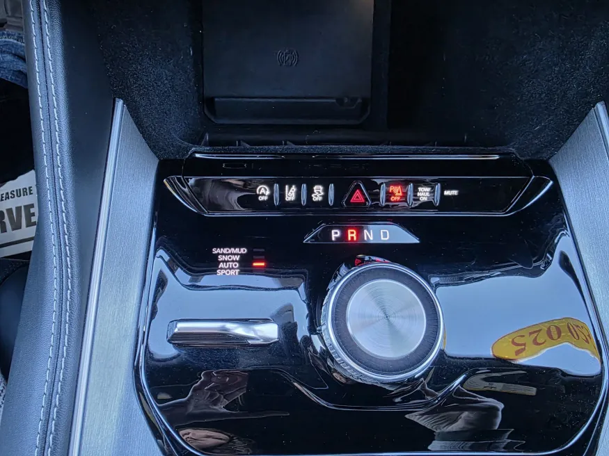 2025 Jeep Wagoneer L Base | Photo 29 of 34