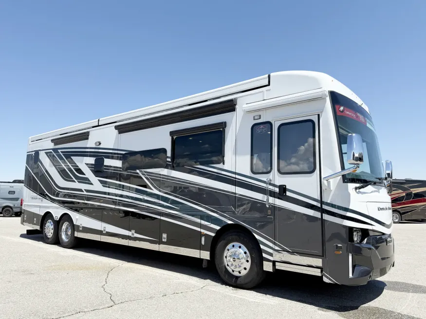 2026 Newmar Dutch Star 4081 | Photo 1 of 32