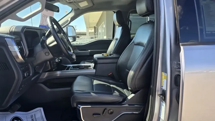 2023 Ford F-250 | Photo 14 of 30