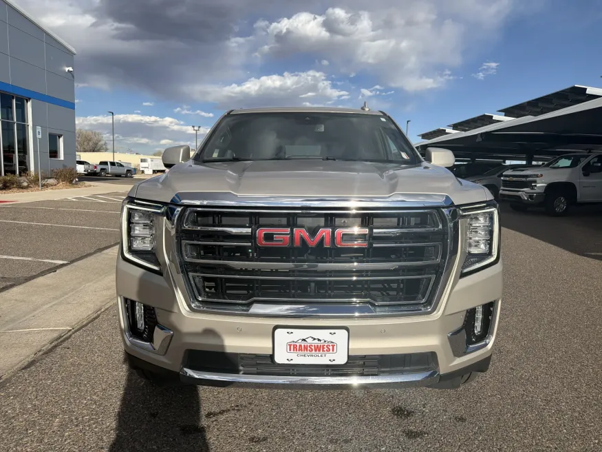 2024 GMC Yukon XL SLT | Photo 7 of 22