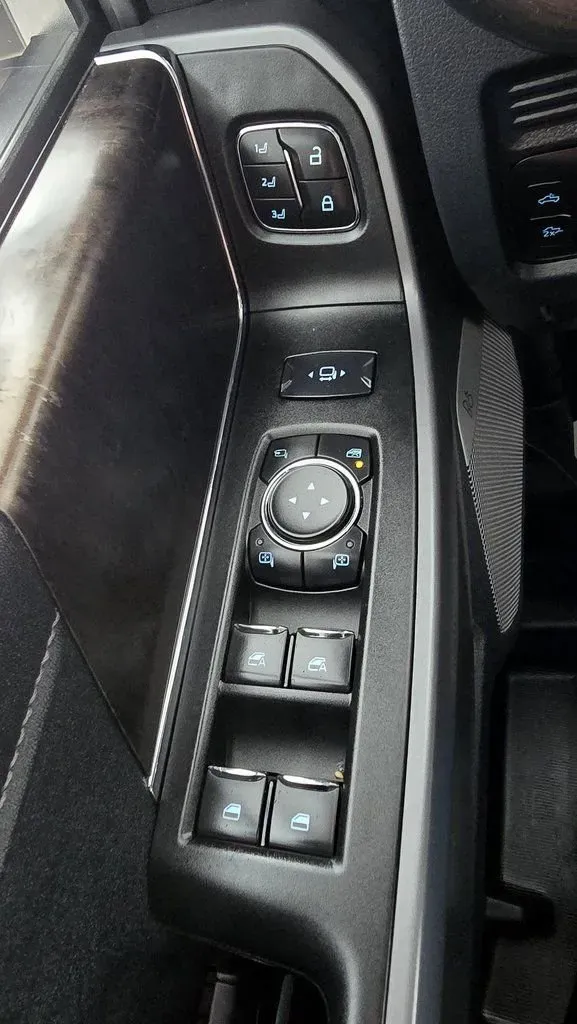 2025 Ford F-250 | Photo 11 of 31