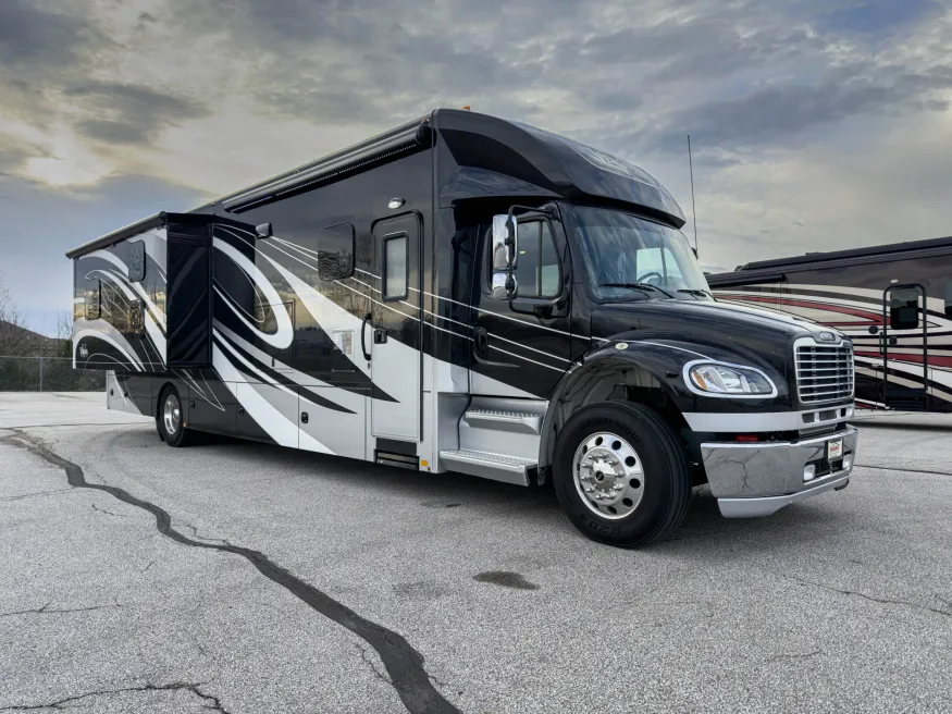 2018 Renegade Verona 40VBH | Photo 10 of 26