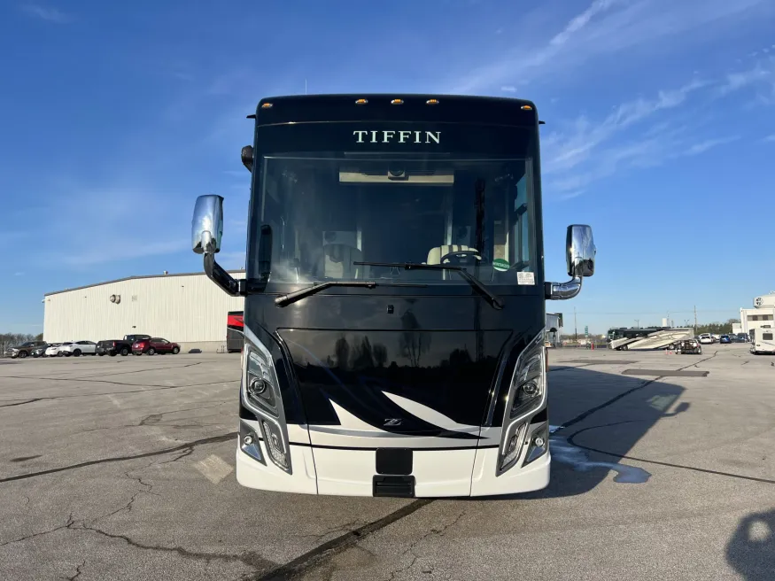 2026 Tiffin Zephyr 45PZ | Photo 5 of 39