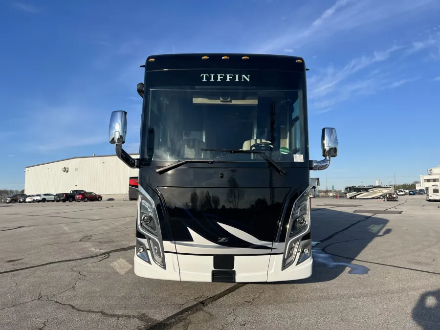 2026 Tiffin Zephyr 45PZ | Photo 5 of 39