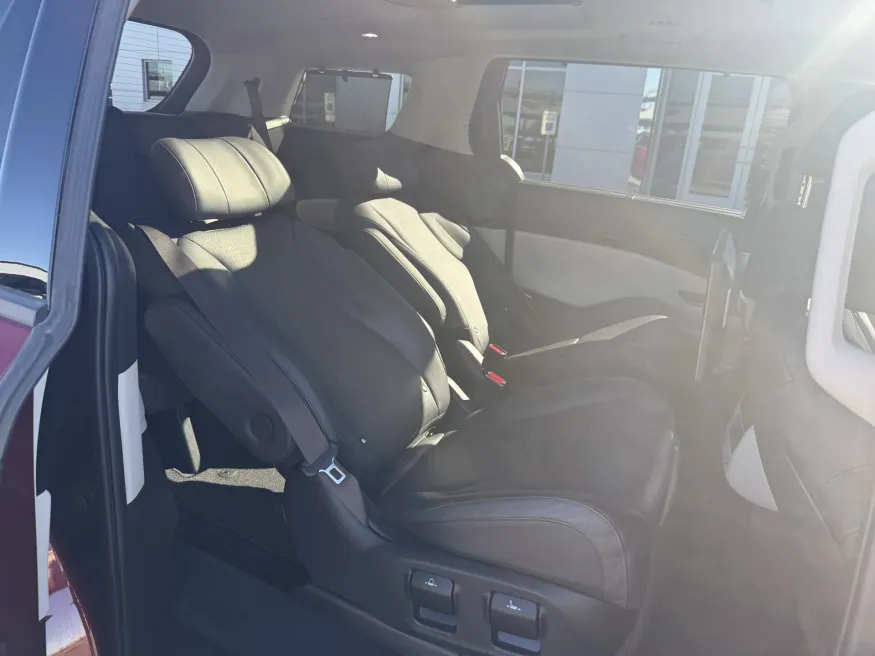 2022 Kia Carnival SX Prestige | Photo 14 of 28