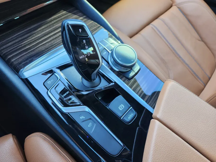 2019 BMW 5 Series 530i xDrive | Photo 26 of 29