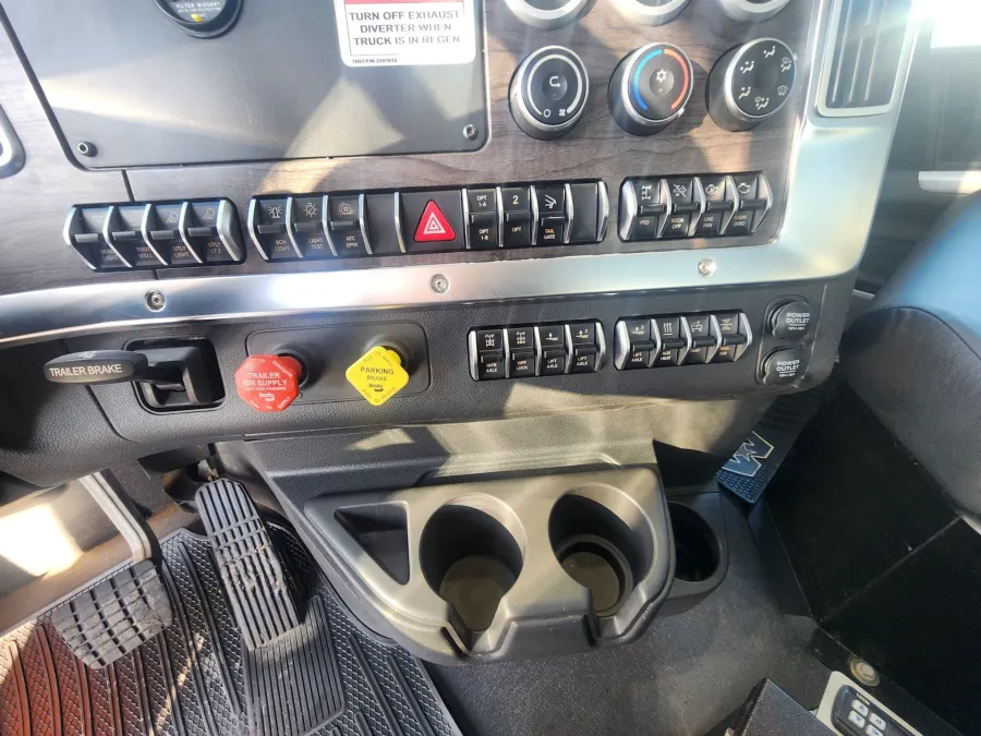 2023 Western Star 47X | Photo 12 of 14