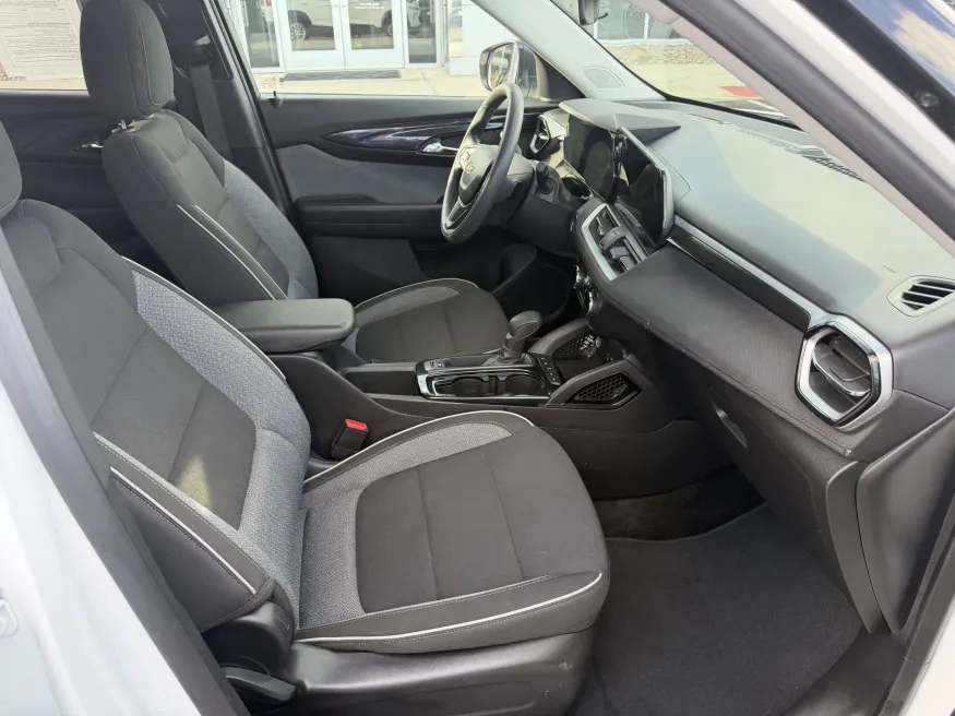 2024 Chevrolet Trailblazer LS | Photo 9 of 16