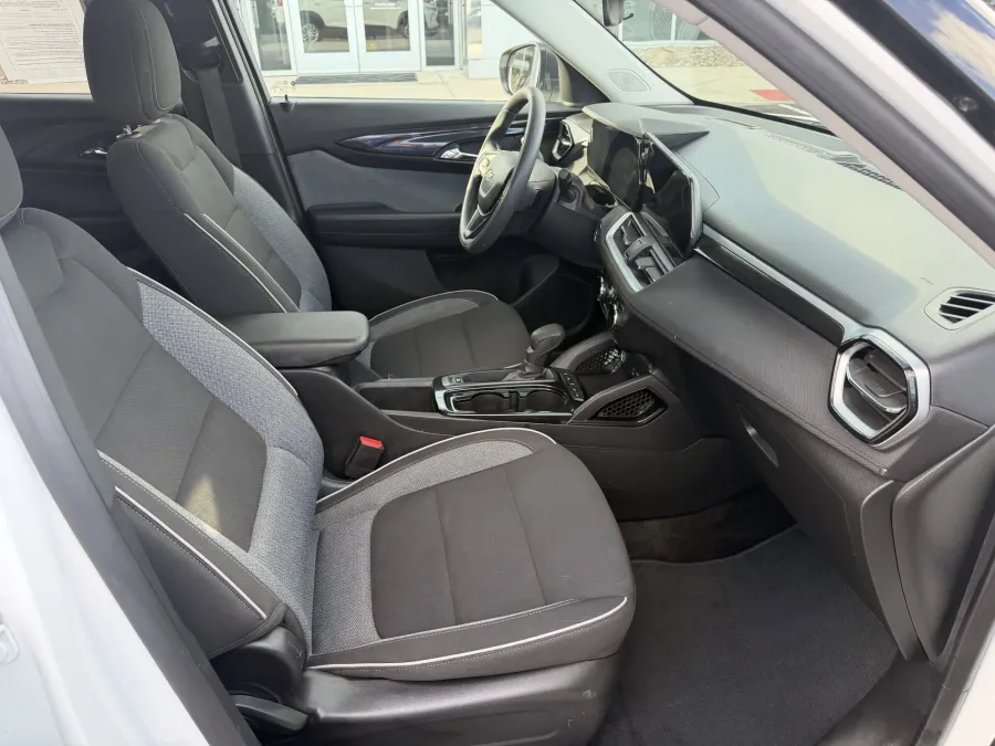 2024 Chevrolet Trailblazer LS | Photo 9 of 16