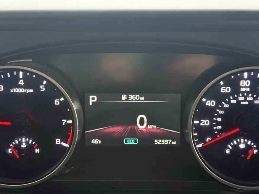 2024 Kia Carnival LX | Photo 18 of 21