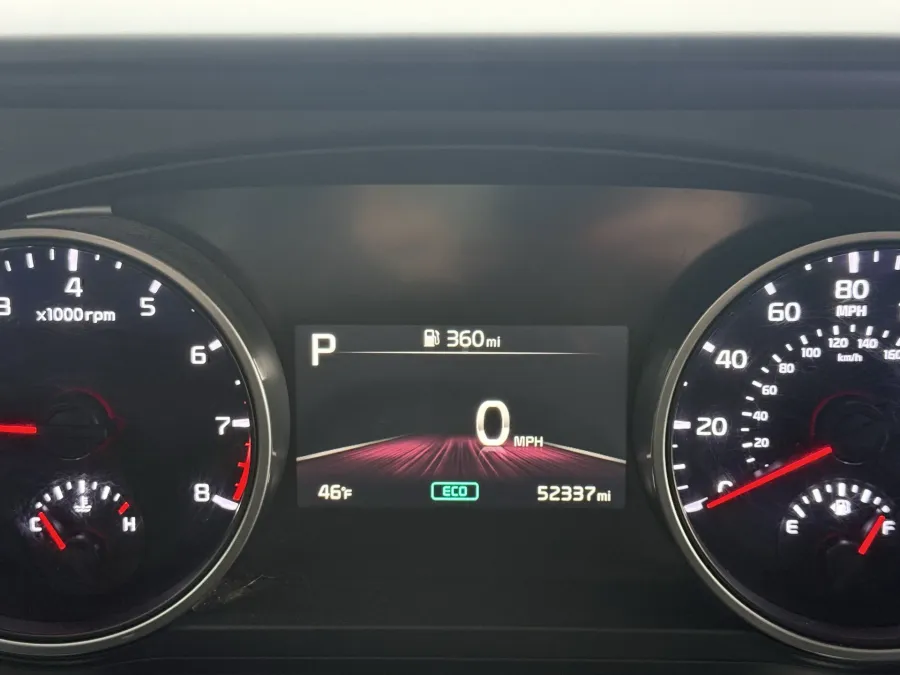 2024 Kia Carnival LX | Photo 18 of 21