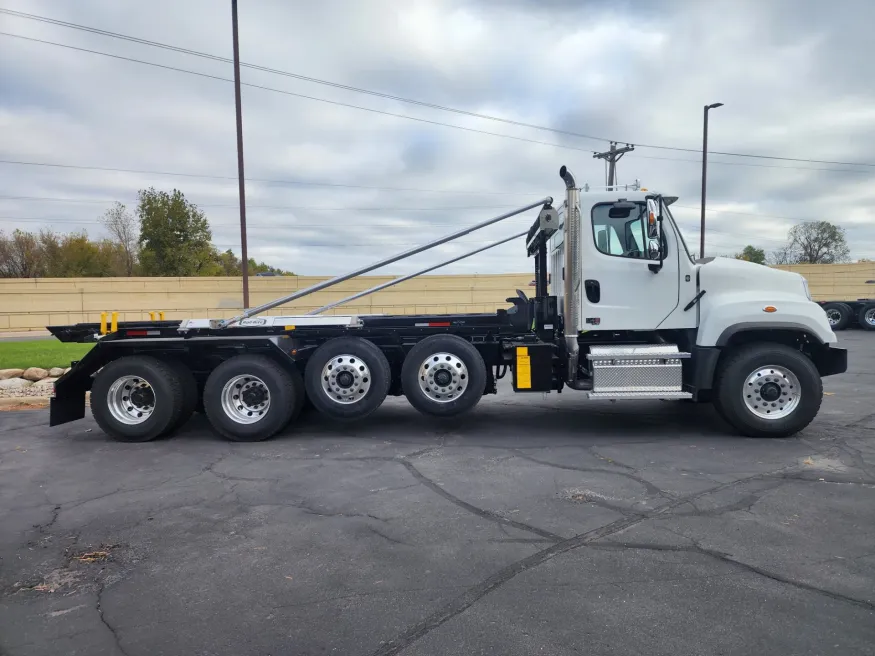 2026 Freightliner 114SD | Photo 4 of 15
