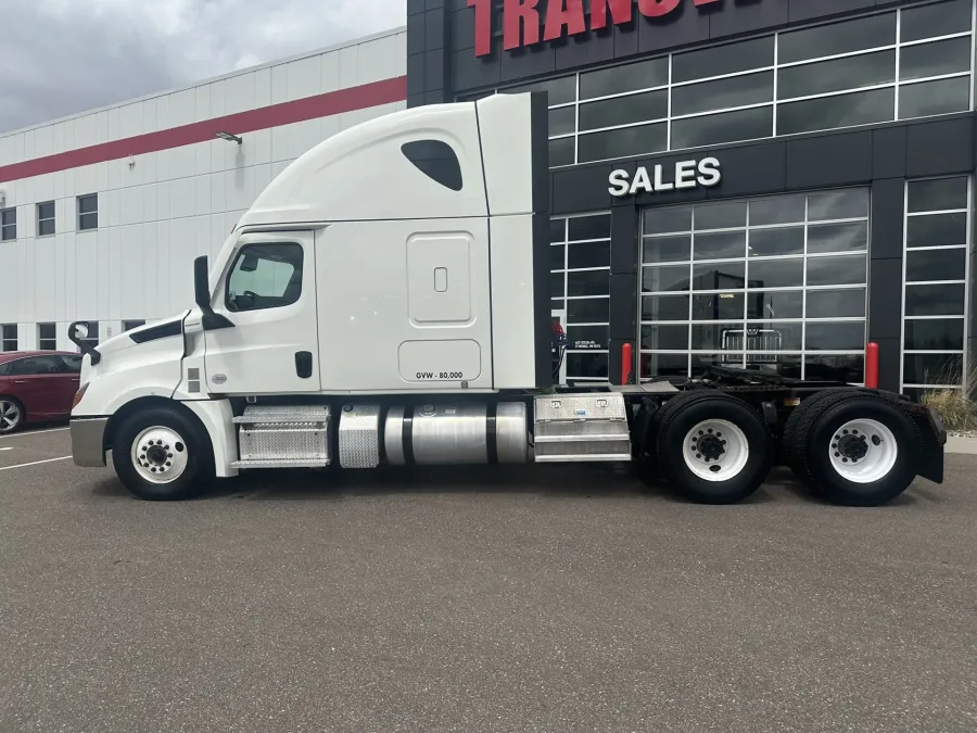 2020 Freightliner Cascadia | Photo 8 of 18