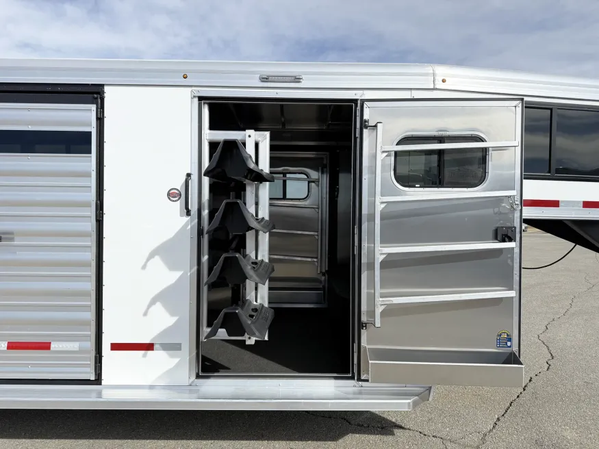 2026 Logan Coach Stock Combo | Photo 4 of 19