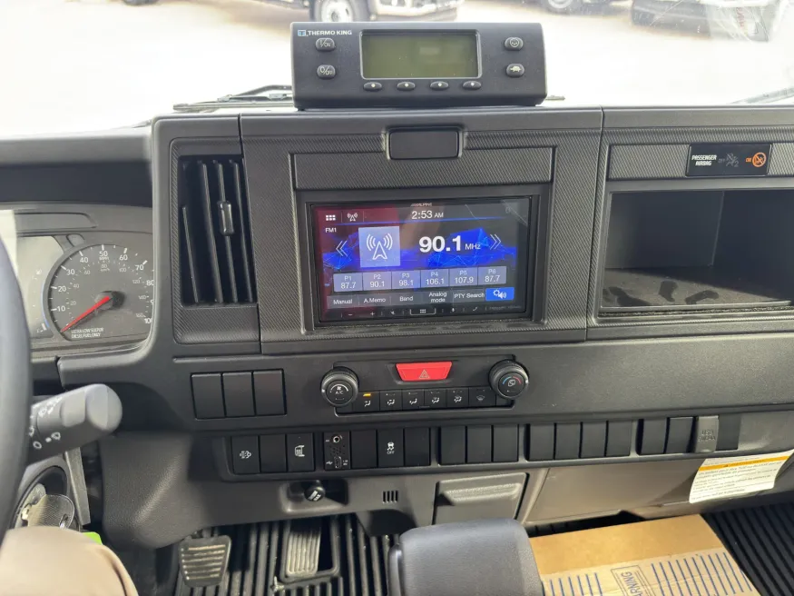 2025 Isuzu NRR | Photo 16 of 17