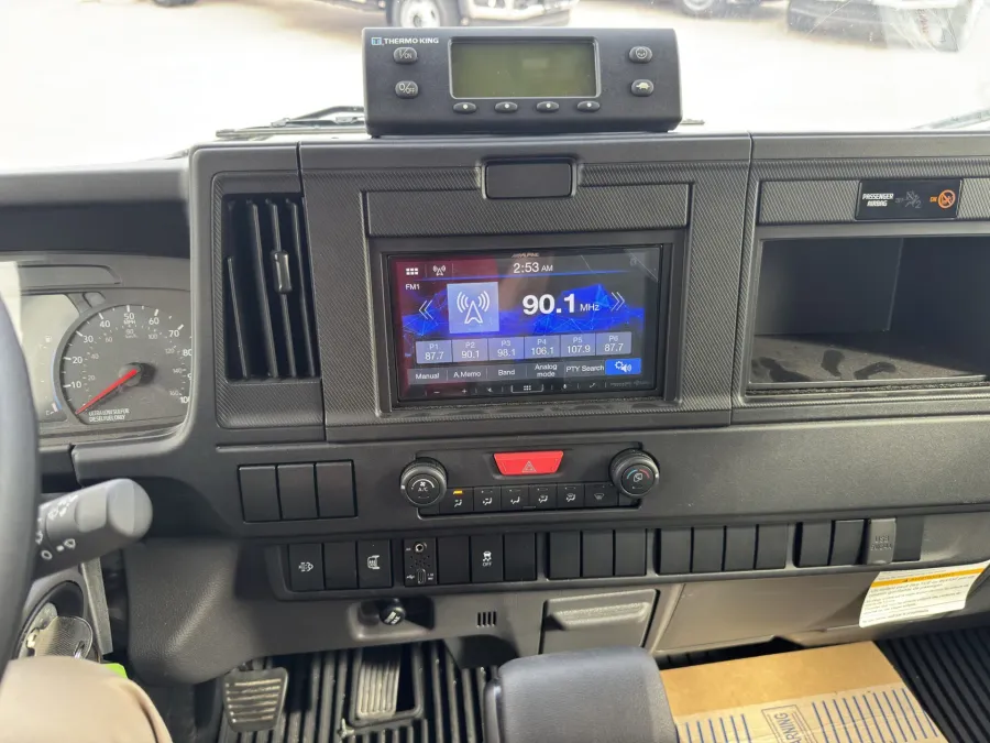 2025 Isuzu NRR | Photo 16 of 17