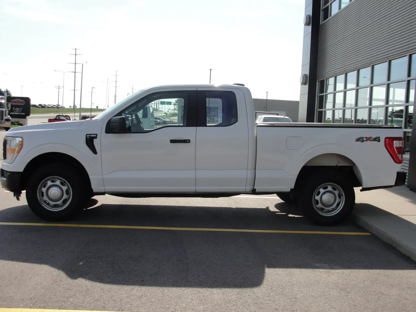 2022 Ford F-150 | Photo 2 of 11