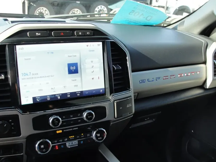 2022 Ford Super Duty F-350 Lariat | Photo 11 of 13