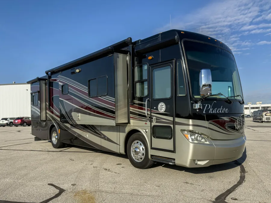 2013 Tiffin Phaeton 36QSH | Photo 7 of 39