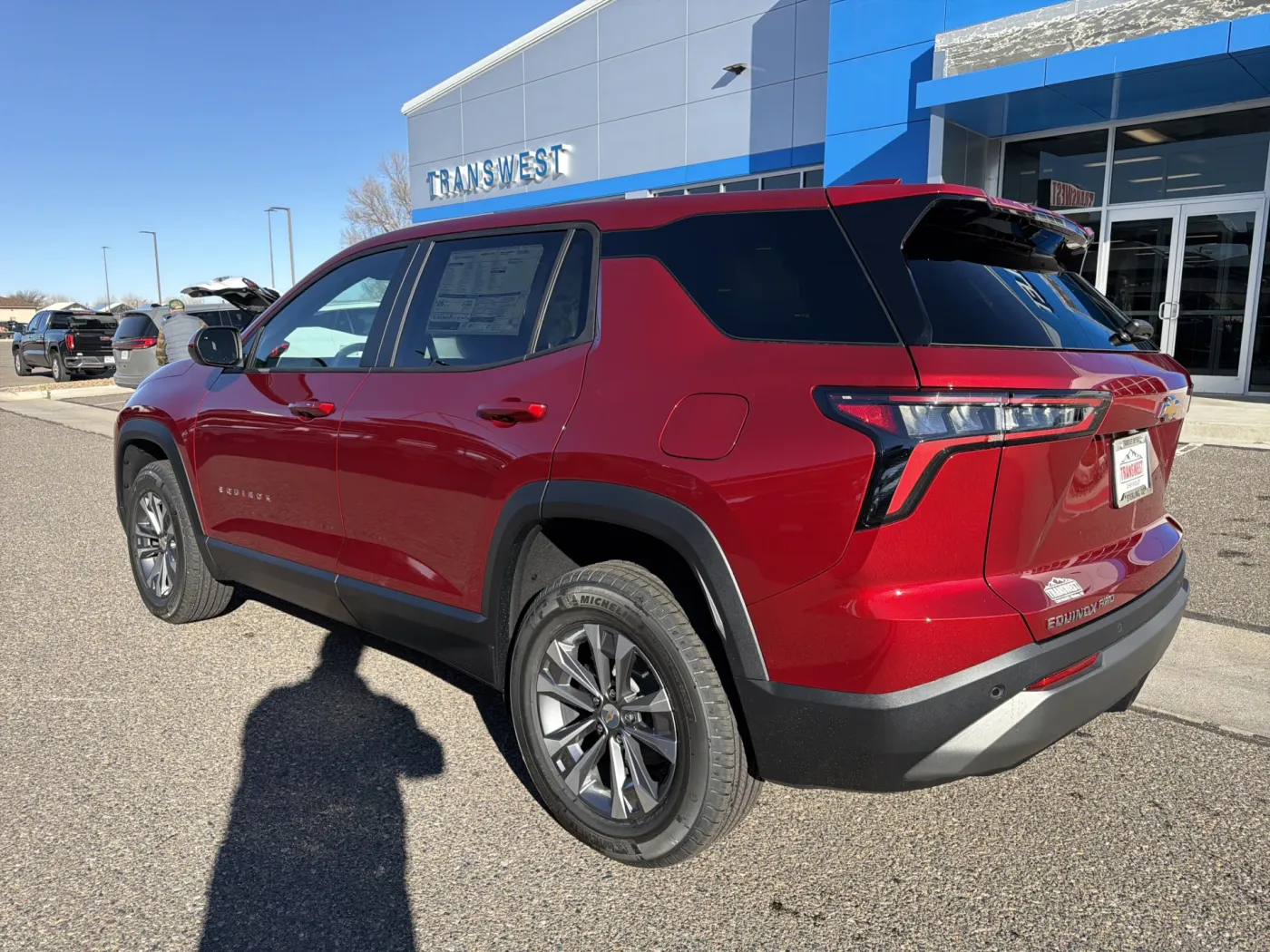 2026 Chevrolet Equinox AWD LT | Photo 2 of 18