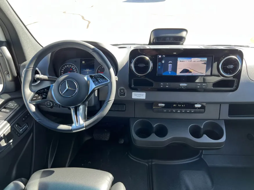 2026 Pleasure-way Plateau RB | Photo 10 of 28