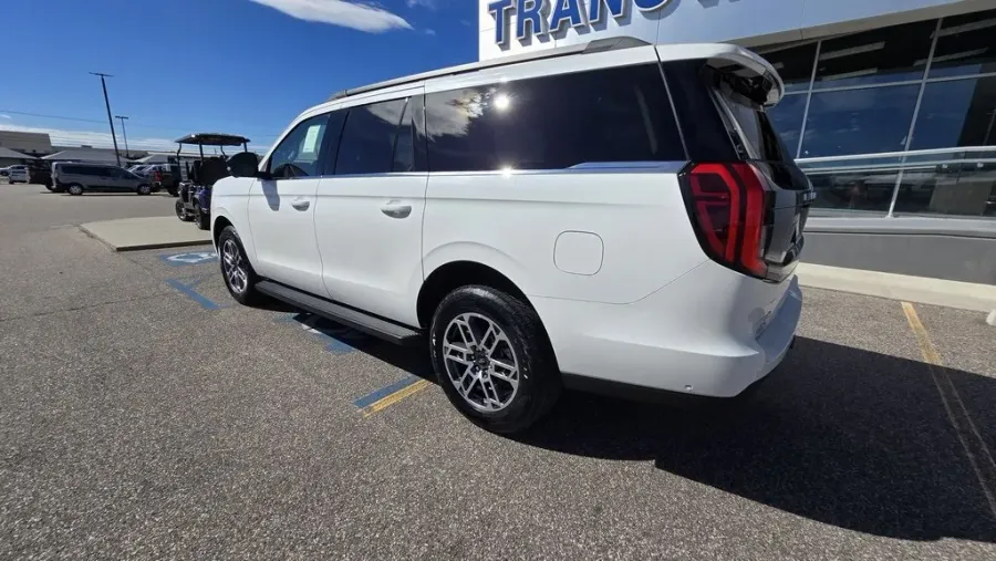 2025 Ford Expedition Max | Photo 6 of 40