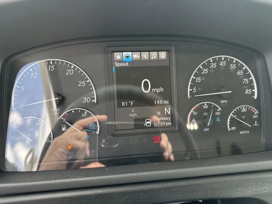 2025 Freightliner M2 106 | Photo 11 of 18