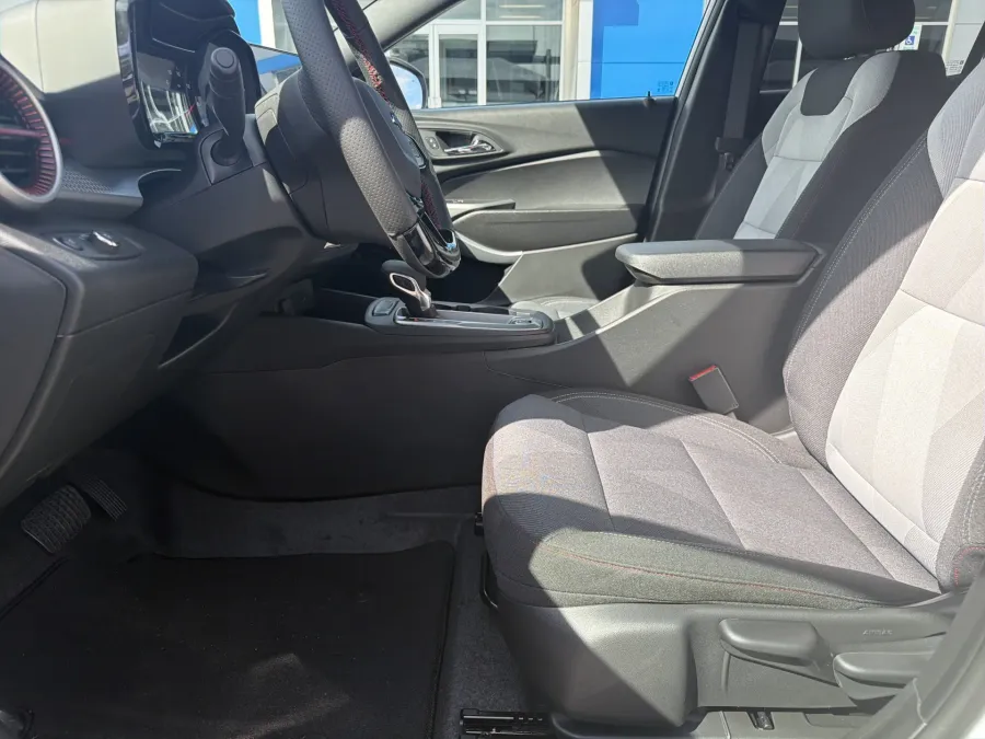 2026 Chevrolet Trax 1RS | Photo 13 of 19