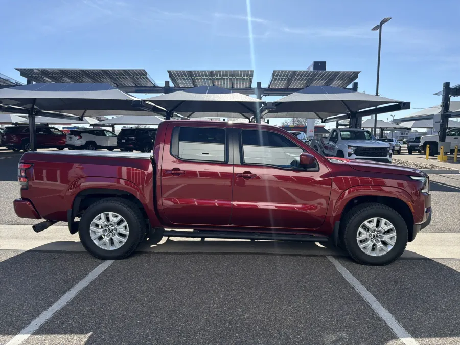 2022 Nissan Frontier SV | Photo 5 of 21