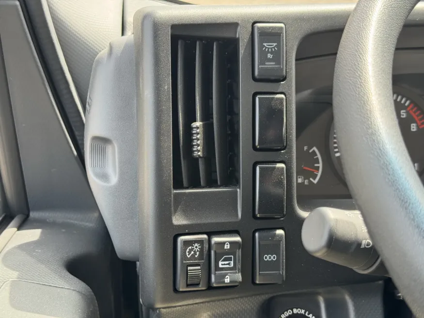 2025 Isuzu NRR GAS | Photo 20 of 24