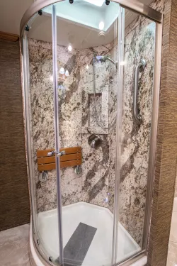 2015 Newmar Dutch Star 4018 | Thumbnail Photo 26 of 32