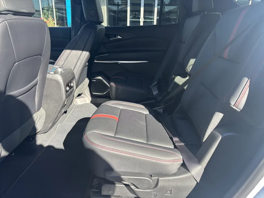 2026 Chevrolet Traverse AWD RS | Photo 12 of 23