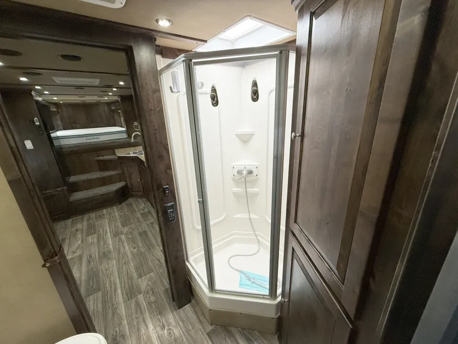 2022 Logan Coach Ultimate Sports Hauler | Photo 12 of 25