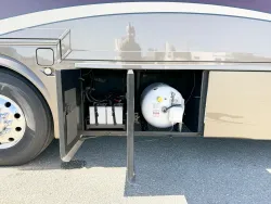 2013 Newmar King Aire 4584 | Thumbnail Photo 34 of 33