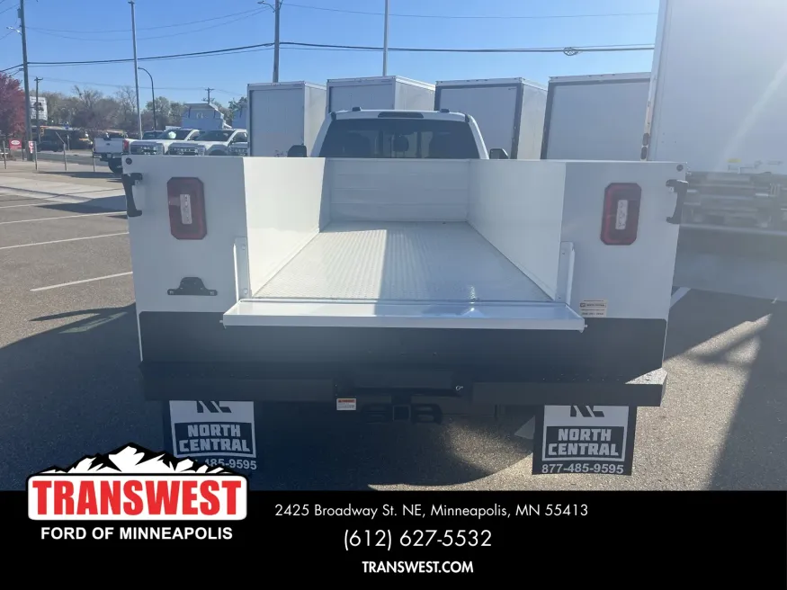 2025 Ford Super Duty F-550 | Photo 6 of 11