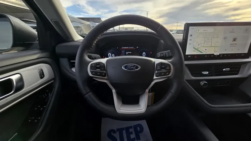 2026 Ford Explorer | Photo 16 of 31
