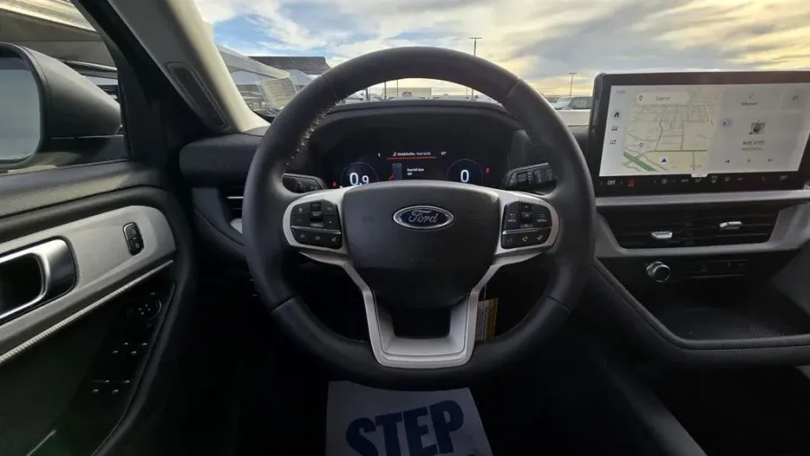 2026 Ford Explorer | Photo 16 of 31