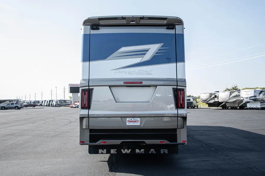 2026 Newmar Canyon Star 3947 | Photo 6 of 27