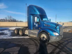 2018 Peterbilt 579 | Thumbnail Photo 3 of 12