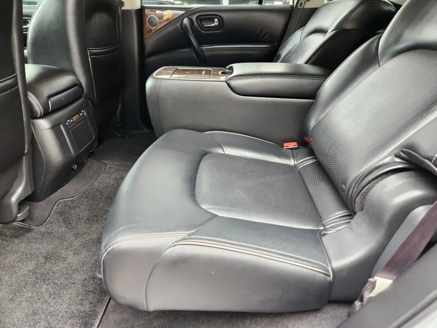 2017 Infiniti QX80 | Photo 10 of 33